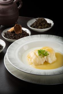 Yan Toh Heen Tea  Pairing Lunch (portrait)