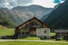 Alm in Kasern im Bergsteigerdorf Schmirn