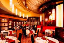 圖片說明： 澳門巴黎人、澳門金沙城中心康萊德酒店及澳門金沙推出母親節盛饌，為賓客提供一系列豐富誘人的節日美食。快提前預定留座，孝敬您的母親大人！