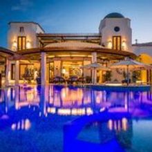 Casa Fryzer pool/villa view at night