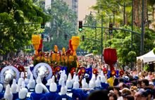 Aloha festivals parade going down Kalakaua Avenue 