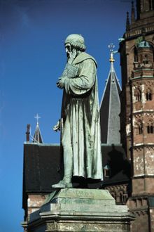 Gutenberg statue