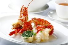 Simmered Lobster with Green Vegetables in Supreme Broth - h