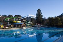 Take a trip north of Christchurch along the banks of the Waiau River and discover Hanmer Springs, one of New Zealand’s best thermal spa resorts. 