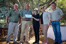 Lucille Sive, CEO of The Travel Corporation’s (TTC) Africa Division, who presented a check for R100,000 to general manager Joe Cloete, Dr. Johan Joubert, head veterinarian, and chief ecologist John O’Brien.