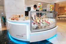 Executive Pastry Chef Choo Eng Tat at the Ice Cream Counter, Carousel, Royal Plaza on Scotts
