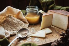 Cheese, honey and “gofio”