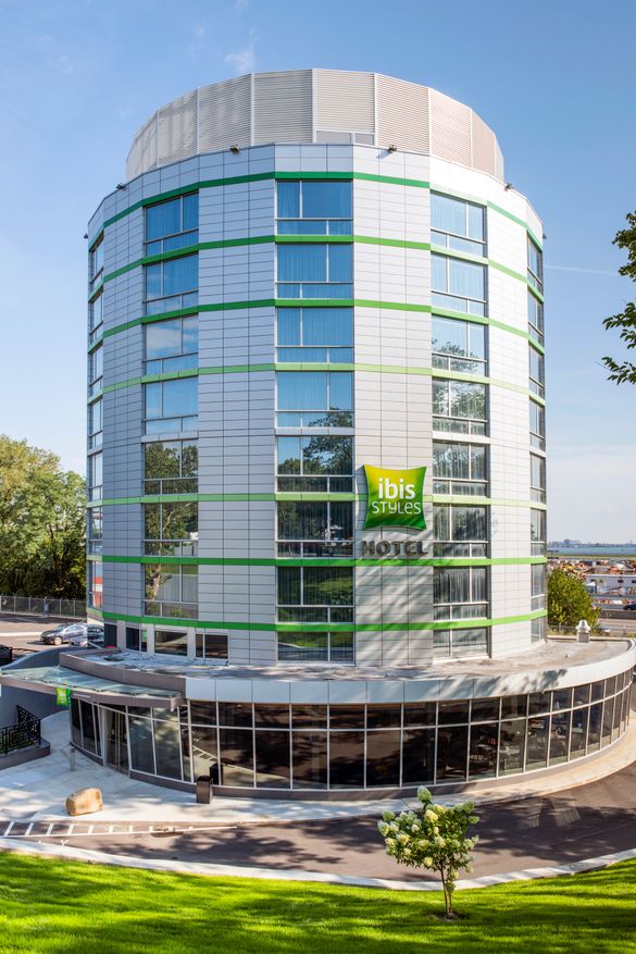 ibis Styles New York LaGuardia Airport facade