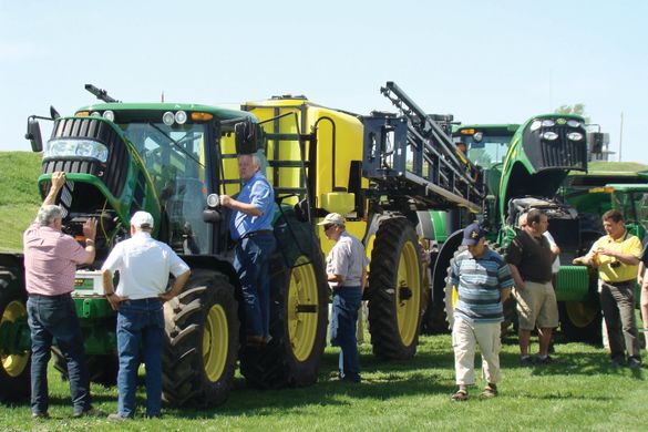 Tailor-made study tours appeal to a variety of agribusiness professionals who visit farms and production facilities in the Unite