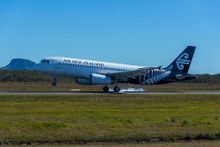 Air New Zealand_Mt Coolum in backdrop