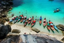 From Ko Samui, visitors can easily take a boat or a ferry to Ko Tao and Ko Phangan. Popular activities here include scuba diving, rock climbing, bouldering and simply relaxing on the beach.
