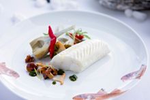 Sole fillet, artichokes and girolle mushrooms - h