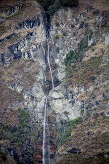 The route to the top of Twin Falls follows a kilometre of cables, weaving over, above and behind the waterfalls, and crosses a 35-metre Tyrolean traverse. 