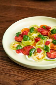 Buffalo mozzarella, heirloom tomatoes & basil