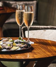 Grain champagne and oysters 