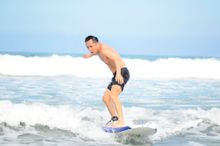 Chef Wo Hoi Ming leaned how to surf in Taitung, Taiwan