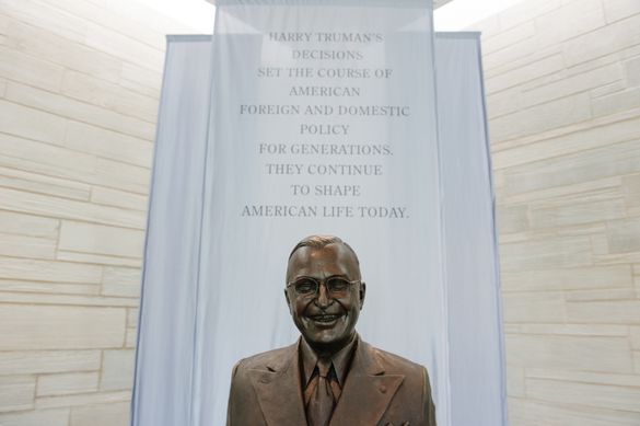 A statue of Harry Truman greets visitors at the Truman Library & Museum
