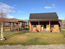 The 4 Barrels walking trail provides an easy way for wine-lovers to visit four of Central Otago’s top wine producers including Scott Base tasting room