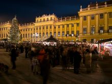 Art and Christmas Market in front of Schönbrunn Palace