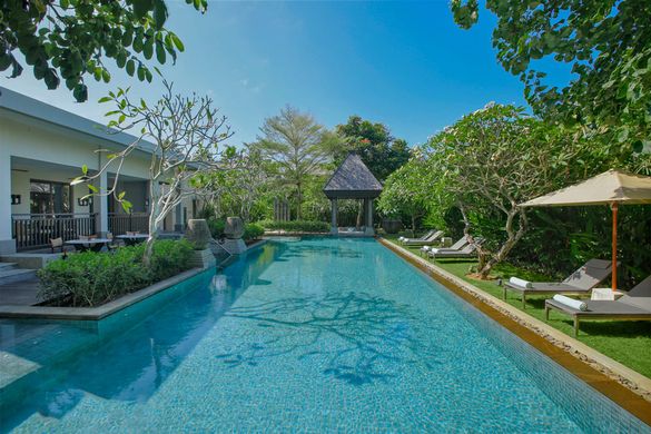 Exclusive Swimming Pool at the Club Lounge