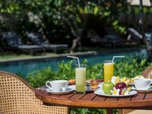 Delightful breakfast by the Club pool