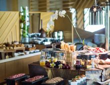Enticing lunch buffet at the Club Lounge