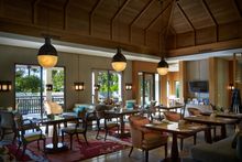 Cozy lounge with complimentary wifi and 5 meals presentation