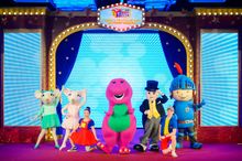 圖片說明：「Thomas & The Little Big Club群星嘉年華」為到訪度假區的旅客舉行一系列的家庭主題娛樂，包括每天舉行的早餐派對、見面會及大巡遊，亦有Thomas & Friends、Barney、Angelina Ballerina、Bob the Builder、Fireman Sam、小企鵝Pingu 以及Mike the Knight等動畫人物現身活動。