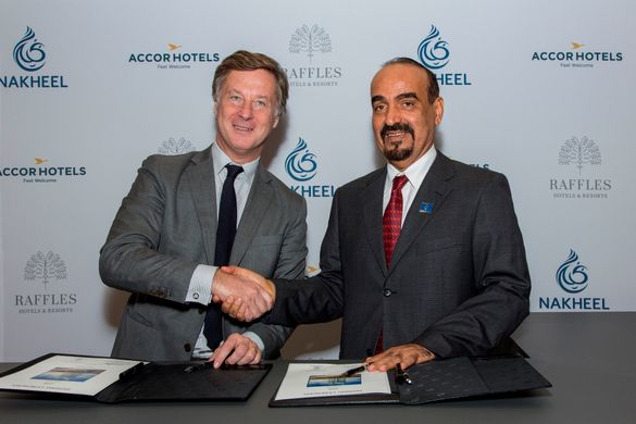 Sébastien Bazin, Chairman and CEO of AccorHotels (left) and Nakheel Chairman Ali Rashid Lootah (right)