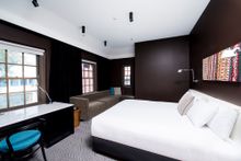 Peppers Gallery Hotel