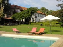 Relax by the pool in the Douro valley