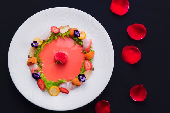 STEAMED AWABI, UNI, KINMEDAI & HOUBOU SASHIMI STRAWBERRY PURÉE STEAMED AWABI, UNI, KINMEDAI & HOUBOU SASHIMI STRAWBERRY PURÉE