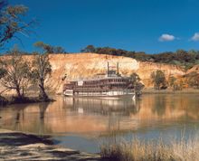Murray Princess cliffs of the river 