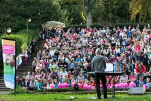 Beim !SING - DAY OF SONG ist jeder zum Mitsingen oder Zuhören eingeladen.