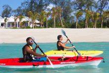 Thanda Island - Kayaking around the island