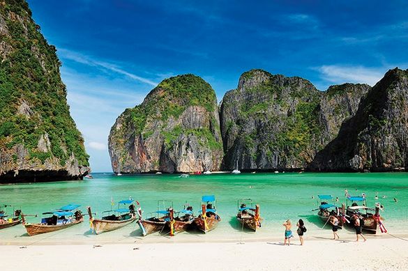 Maya Bay, Phi Phi Le Island, Hat Noppharat Thara – Mu Ko Phi Phi National Marine Park, Krabi Maya Bay, Phi Phi Le Island, Hat Noppharat Thara – Mu Ko Phi Phi National Marine Park, Krabi