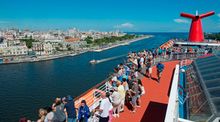 Die Carnival Paradise läuft in Havanna ein