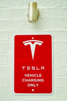 Tesla Destination Charger at Crowne Plaza Hawkesbury Valley