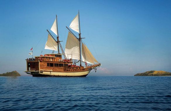 Relax aboard a luxurious phinisi schooner and see Komodo National Park in style