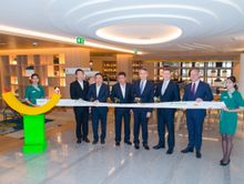 Ribbon cutting ceremony (left to right) Kirati Saingam, GM, Clarence Tan, MD SEA & Korea, Vikorn Srivikorn, Vice Chairman, Dr Chatchawin Dr Chatchawin Charoen-Rajapark, Managing Director, President Hotels & Tower Co., Ltd, Kenneth Macperson CEO, EMEAA
