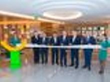Ribbon cutting ceremony (left to right) Kirati Saingam, GM, Clarence Tan, MD SEA & Korea, Vikorn Srivikorn, Vice Chairman, Dr Chatchawin Dr Chatchawin Charoen-Rajapark, Managing Director, President Hotels & Tower Co., Ltd, Kenneth Macperson CEO, EMEAA