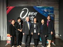 The newly appointed Ambassador of Thailand to Australia Mrs. Nantana Sivakua (4th from left) at Amazing Thailand Roadshow in Melbourne, 2nd May 2018
