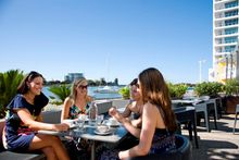 Waterfront alfresco dining in Mandurah, Peninsula Hotel