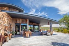 Outdoor entertaining area, Injidup Bay House