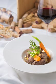 索米爾白酒燴法國牛肉及薯仔