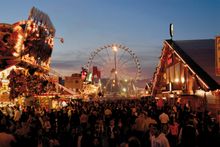 Cannstatter Volksfest bei Nacht