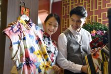 Customers can enjoy a 4-hour free qipao experience and take photos at Wong Tai Sin Temple and other attractions in the district.