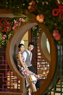 Temple Mall also features different Blessing Arches, each of them is decorated with a gigantic blissful knot for a different occasion. Customers can make a wish and pray for blessings at the entrance.