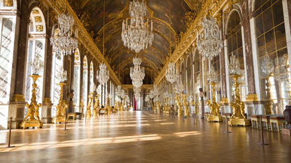 The Hall of Mirrors, Palace of Versailles © Jose Ignacio Soto / Shutterstock.com
