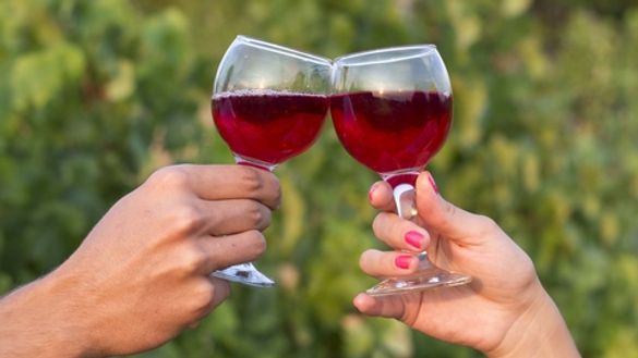 Enjoy wines from several Yosemite and Mariposa regional wineries. 